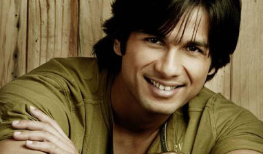 Shahid Kapoor fumes on Twitter!